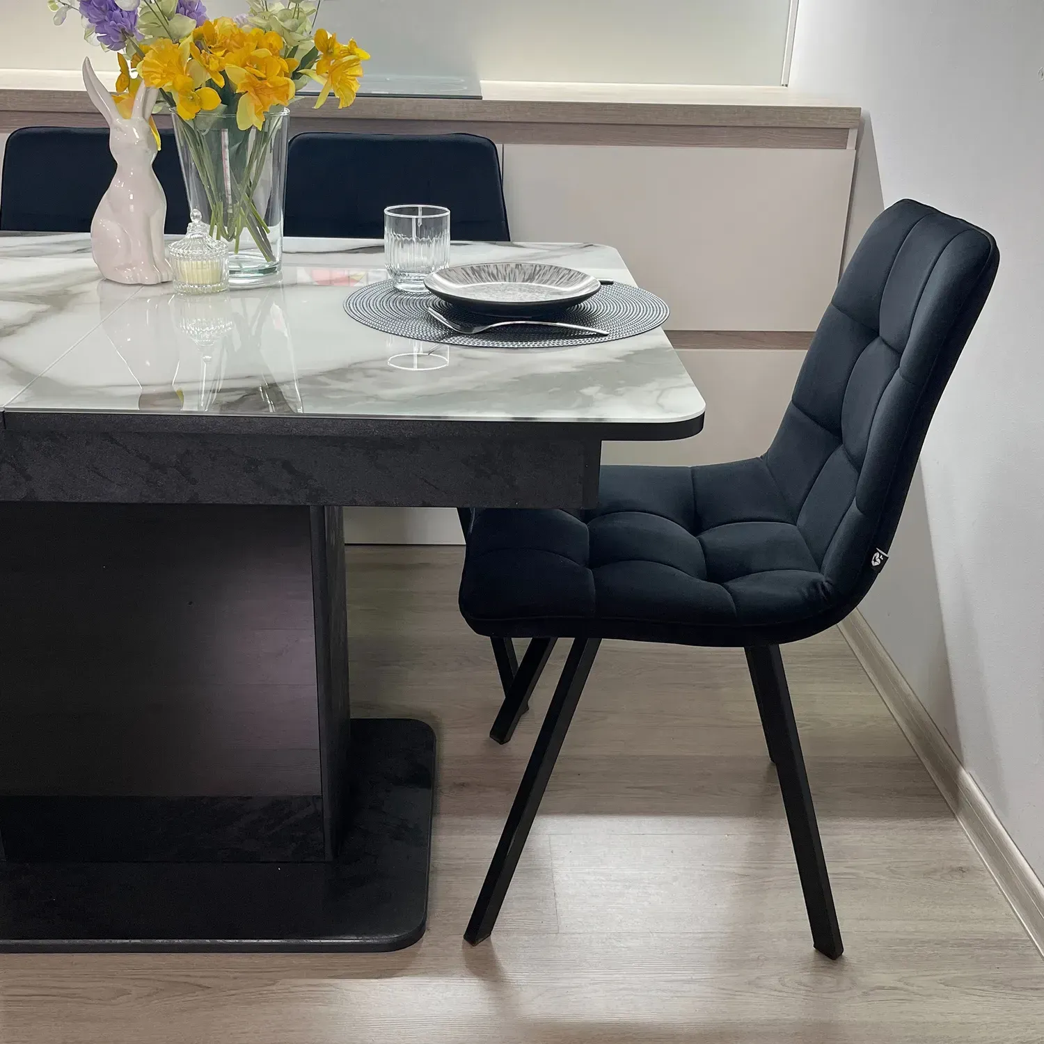 obidnii-rozkladnyi-stil-boston-t-beton-chornyi-black-34-29265038186631