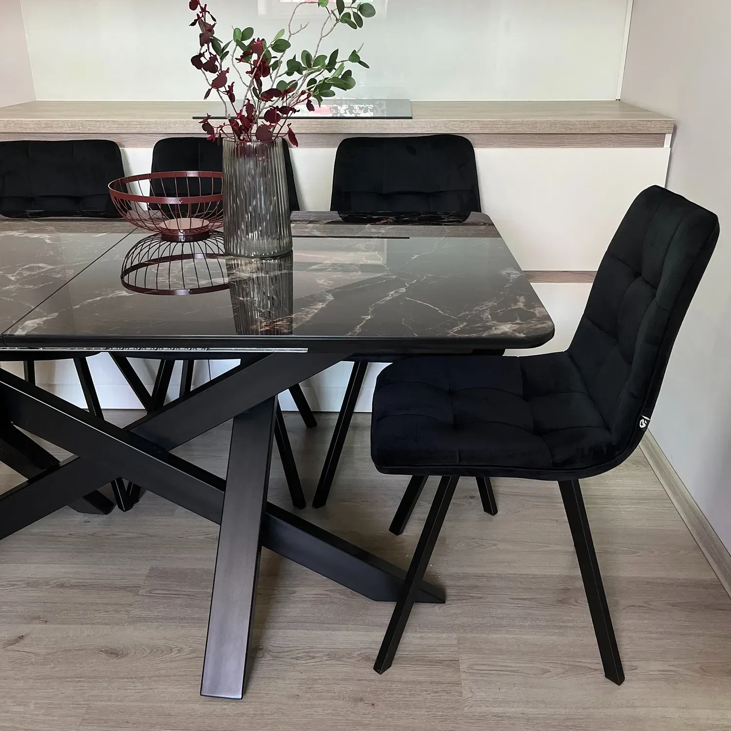 rozkladnyi-kukhonnyi-stil-lars-l-black-08-66269115358135