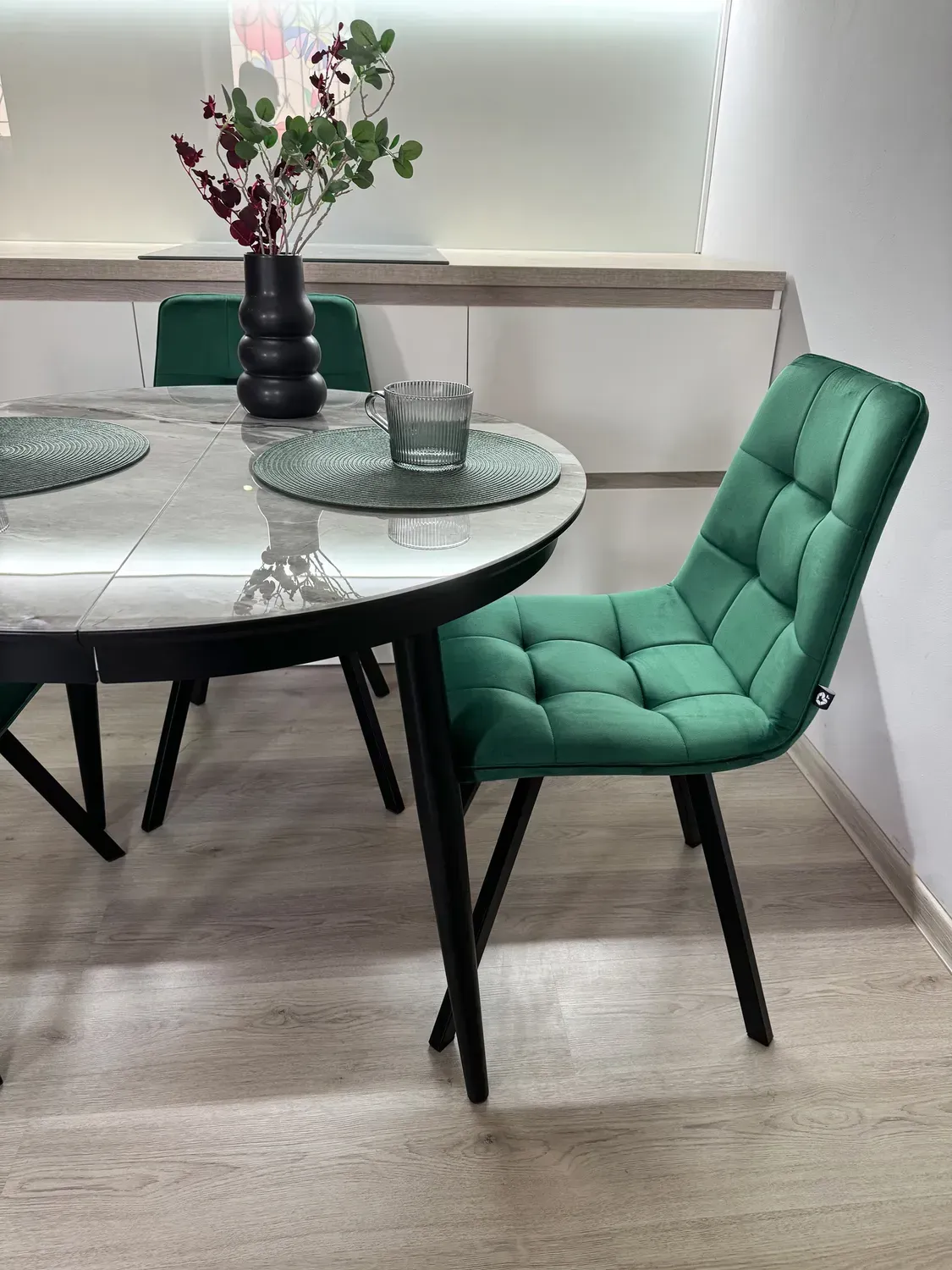 rozkladnyi-obidnii-stil-oliver-black-015141-62521049427745
